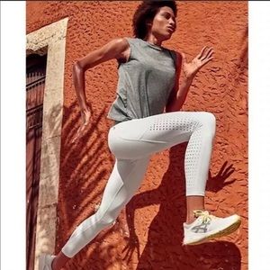 Athleta Tight Laser Cut 7/8 ⭐️ NWT size: Medium Petite